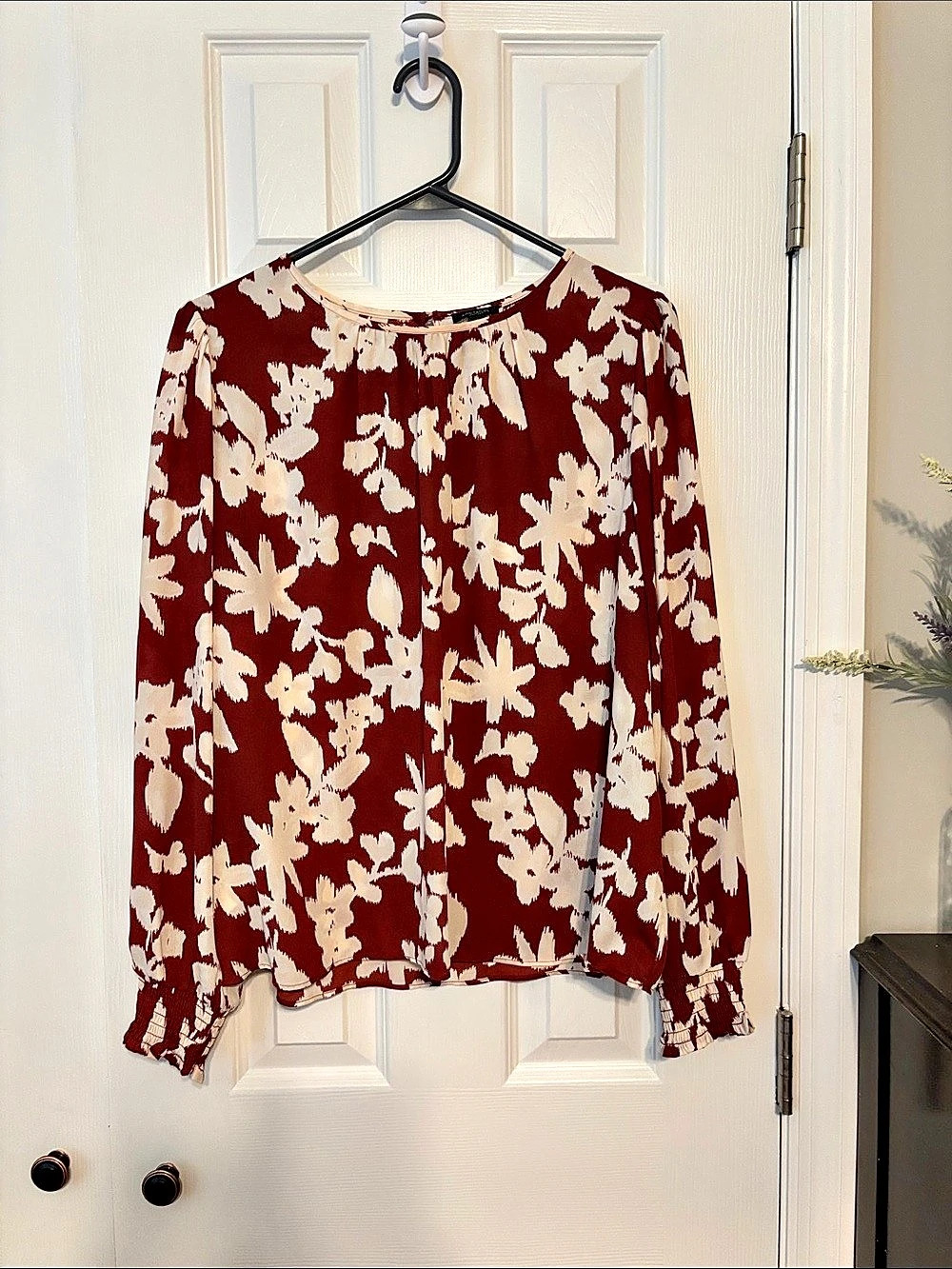 Ann Taylor Factory Floral Long Sleeve Blouse in Red & Cream Size Medium LikeNew